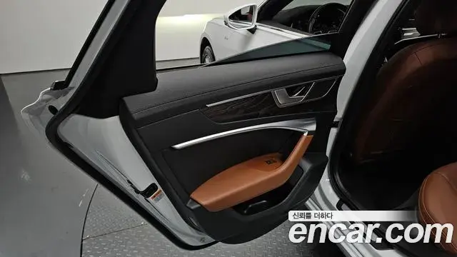 Audi A6 2020 — ფოტო 33/33