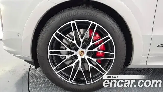 Porsche Cayenne 2025 — Şəkil 7/34