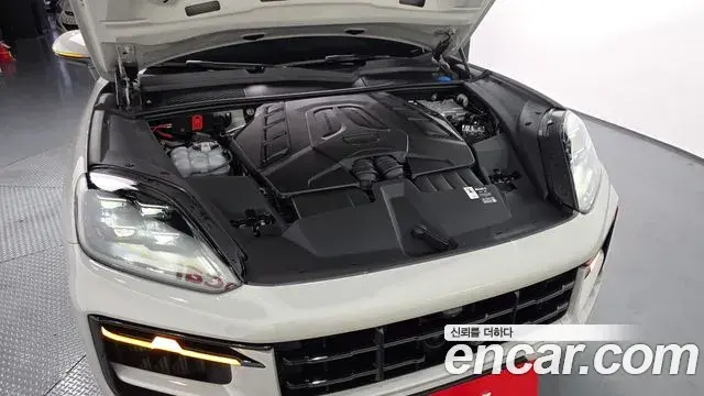 Porsche Cayenne 2025 — Şəkil 28/34