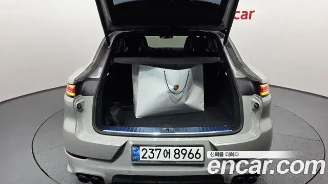 Porsche Cayenne 2025 — Şəkil 33/34