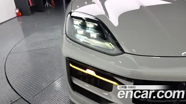 Porsche Cayenne 2025 — Şəkil 24/34