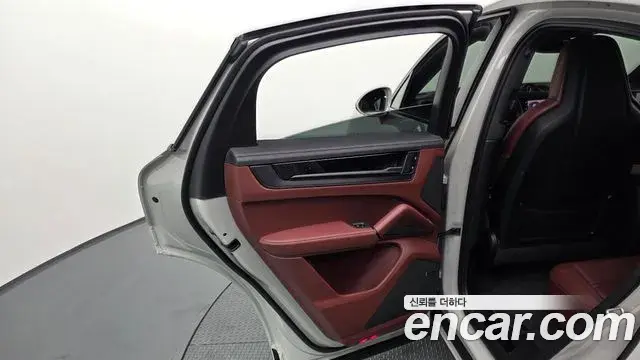 Porsche Cayenne 2025 — Şəkil 34/34