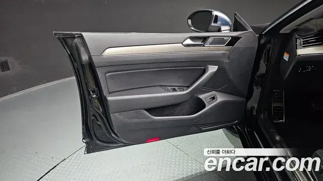 Volkswagen Arteon 2019 — Şəkil 32/39