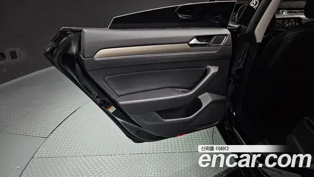 Volkswagen Arteon 2019 — Şəkil 31/39