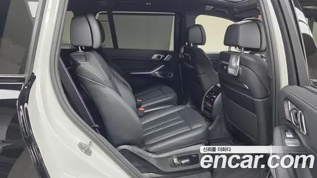 BMW X7 2025 — Photo 30/32
