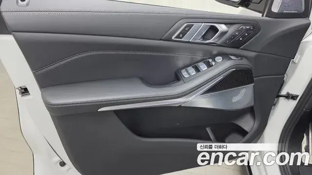 BMW X7 2025 — Photo 18/32