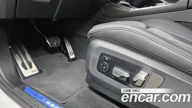 BMW X7 2025 — Photo 17/32