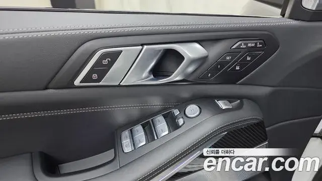 BMW X7 2025 — Photo 8/32