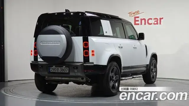 Land Rover Defender 2024 — Фото 1/20