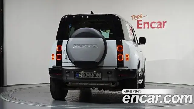 Land Rover Defender 2024 — Фото 3/20