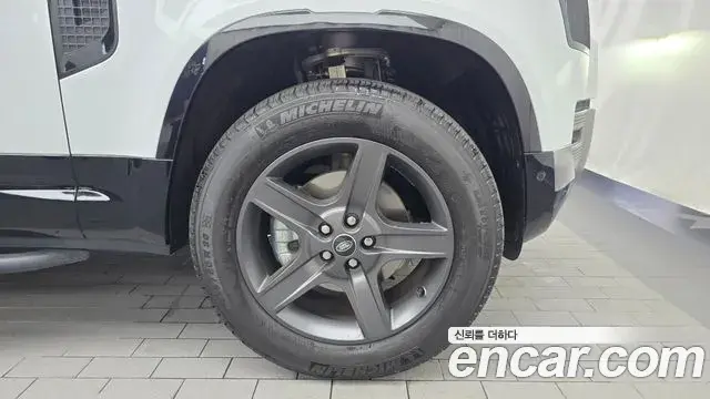 Land Rover Defender 2024 — Şəkil 28/31