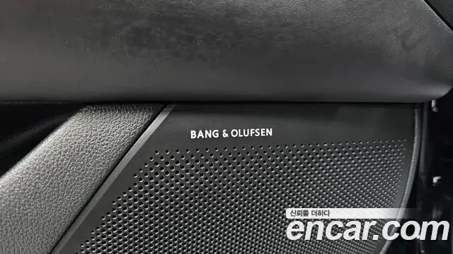 Genesis G90 2023 — ფოტო 18/34