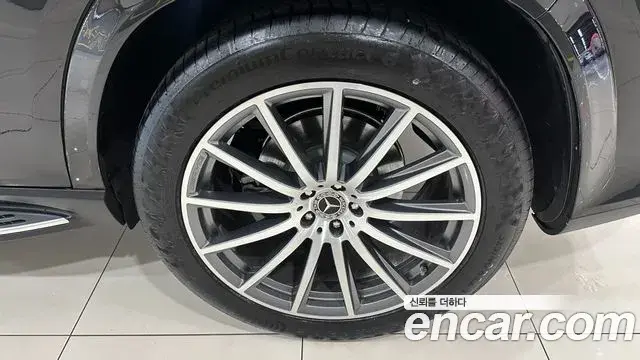 Mercedes-Benz GLS-Class 2025 — Photo 15/19