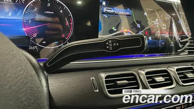 Mercedes-Benz GLS-Class 2025 — Photo 8/19