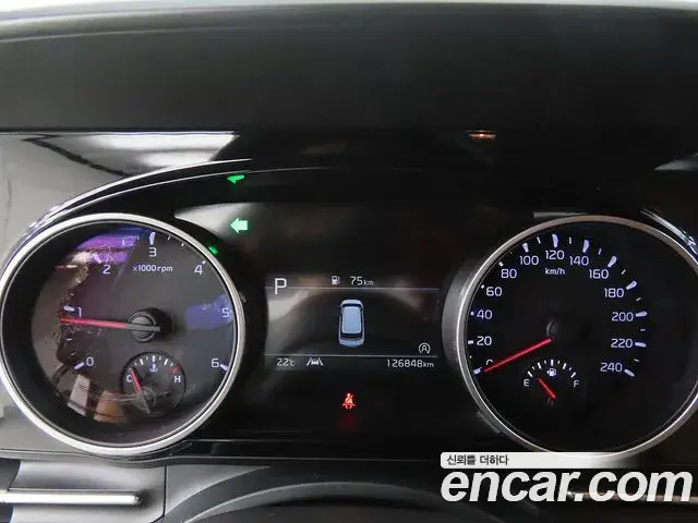 Kia Carnival 2021 — Photo 8/20