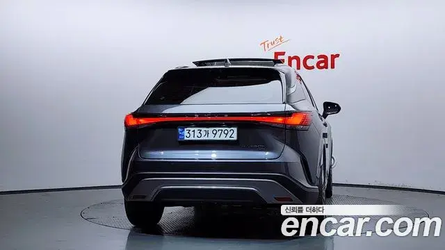 Lexus RX350h 2024 — ფოტო 25/36