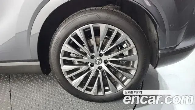 Lexus RX350h 2024 — ფოტო 10/36
