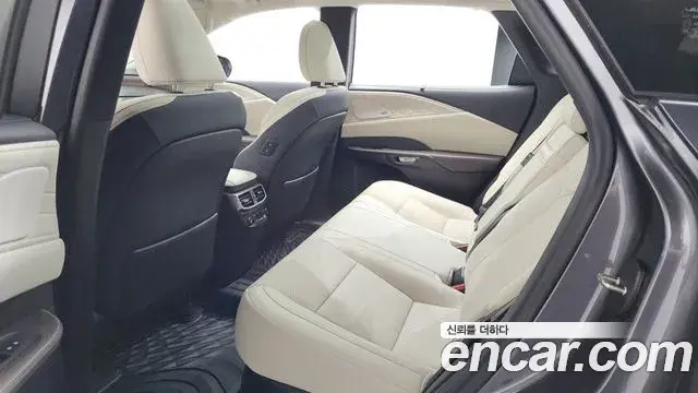 Lexus RX350h 2024 — ფოტო 22/36