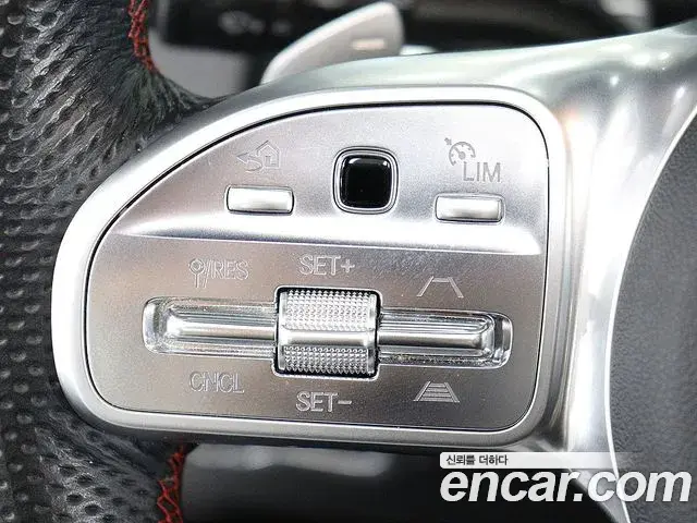 Mercedes-Benz GLB-Class 2023 — Фото 10/20