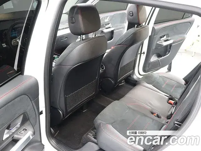 Mercedes-Benz GLB-Class 2023 — Фото 15/20