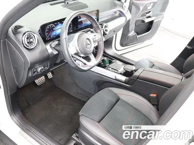 Mercedes-Benz GLB-Class 2023 — Фото 16/20