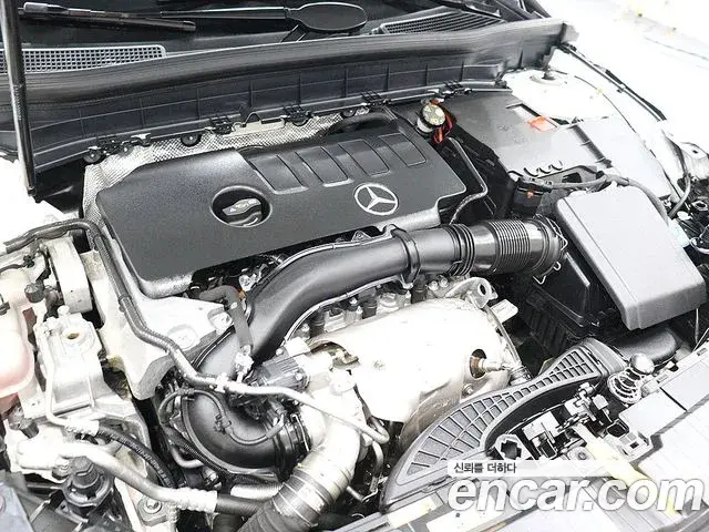 Mercedes-Benz GLB-Class 2023 — Фото 18/20