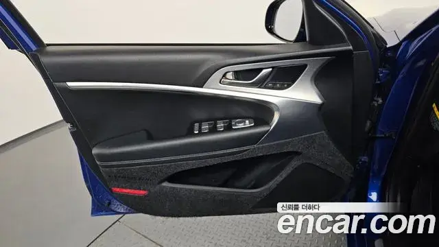 Genesis G70 2018 — Photo 11/37