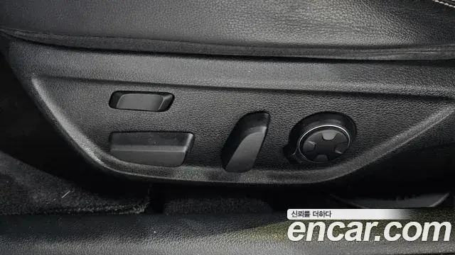 Genesis G70 2018 — Photo 12/37