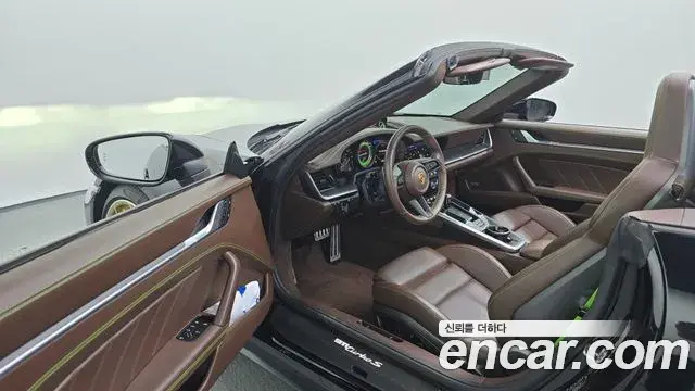 Porsche 911 2022 — ფოტო 26/31