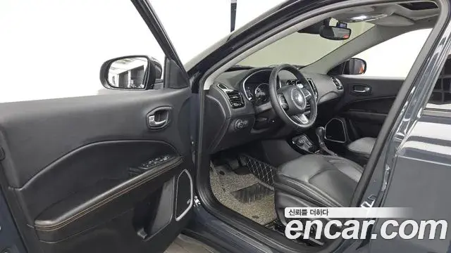 Jeep Compass 2018 — Şəkil 11/20