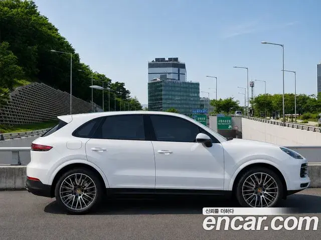 Porsche Cayenne 2022 — Photo 10/20