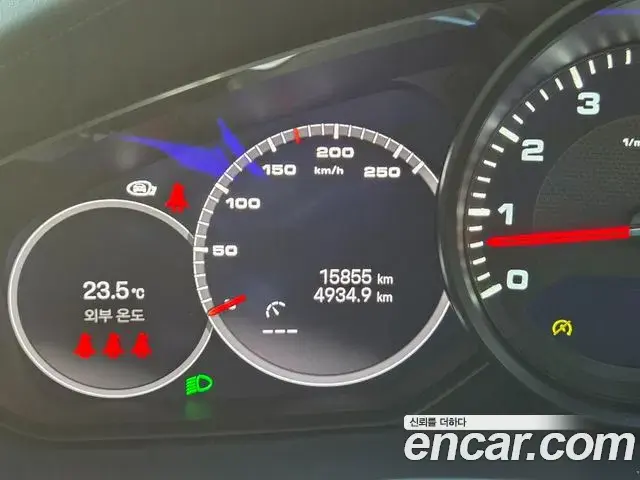 Porsche Cayenne 2022 — Photo 14/20