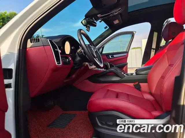 Porsche Cayenne 2022 — Photo 4/20