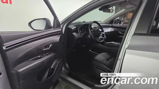 Hyundai Tucson Hybrid 2023 — Photo 16/20