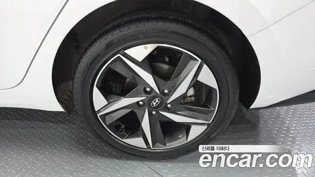 Hyundai The New Avante Hybrid 2021 — ფოტო 8/31