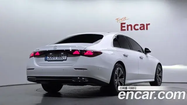 Mercedes-Benz E-Class 2025 — ფოტო 28/33