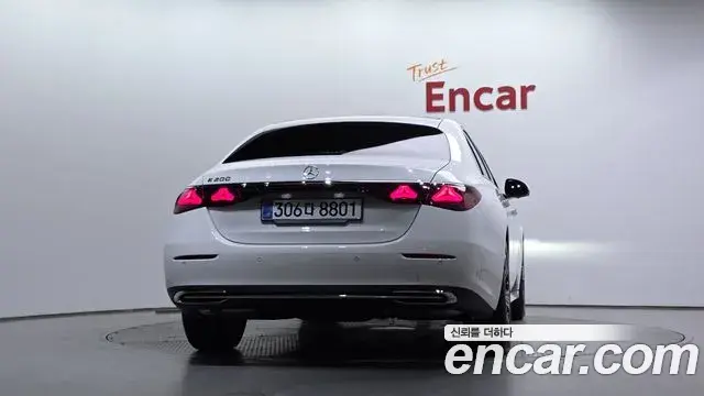Mercedes-Benz E-Class 2025 — ფოტო 21/33