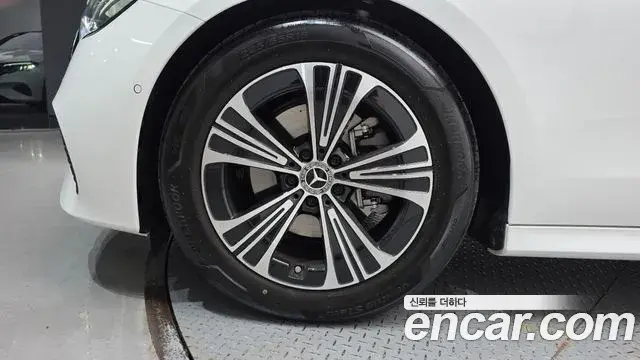 Mercedes-Benz E-Class 2025 — ფოტო 29/33