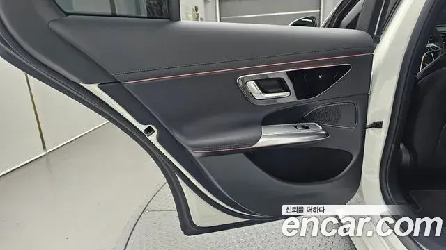 Mercedes-Benz E-Class 2025 — ფოტო 23/33