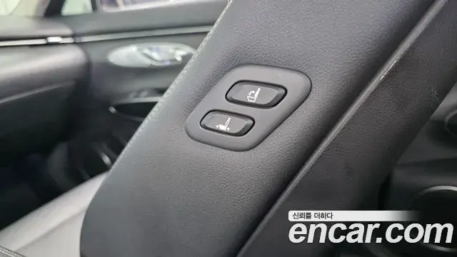 Genesis GV70 2022 — Şəkil 25/33