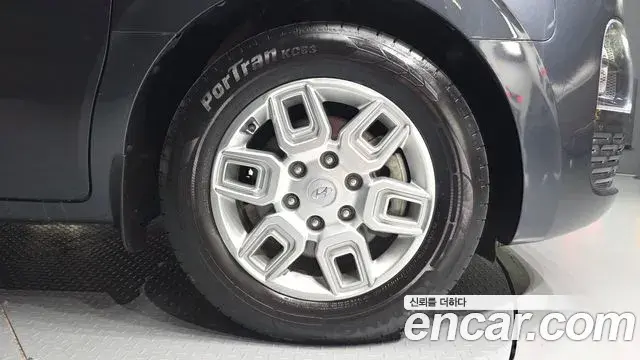 Hyundai Staria 2022 — ფოტო 27/31