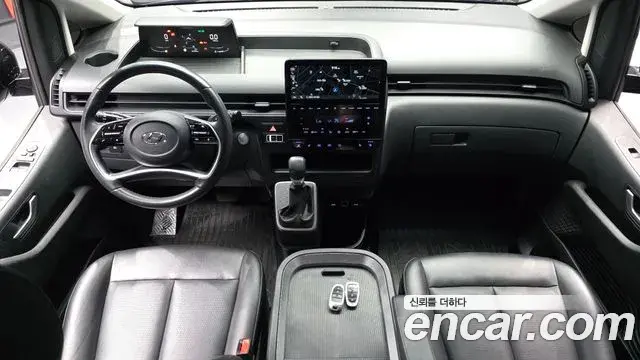 Hyundai Staria 2022 — ფოტო 13/31
