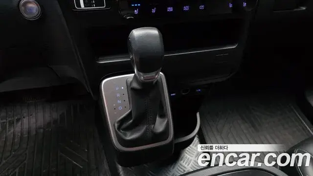 Hyundai Staria 2022 — ფოტო 25/31