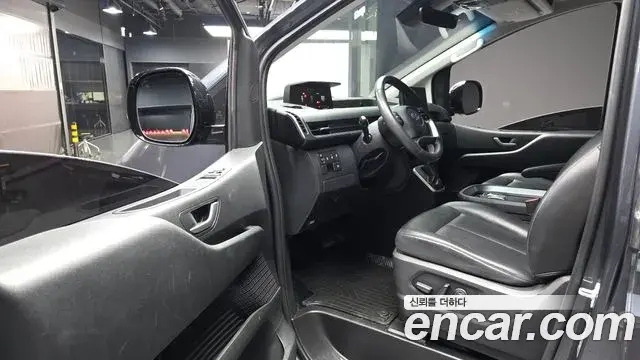 Hyundai Staria 2022 — ფოტო 4/31