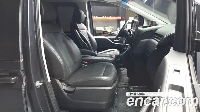 Hyundai Staria 2022 — ფოტო 18/31
