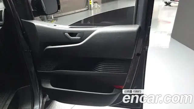 Hyundai Staria 2022 — ფოტო 9/31
