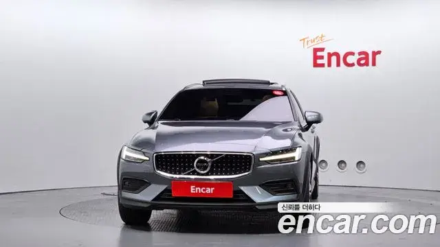 Volvo V60 Cross Country 2020 — ფოტო 15/31