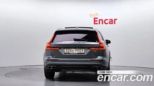 Volvo V60 Cross Country 2020 — ფოტო 16/31