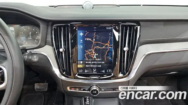 Volvo V60 Cross Country 2020 — ფოტო 20/31