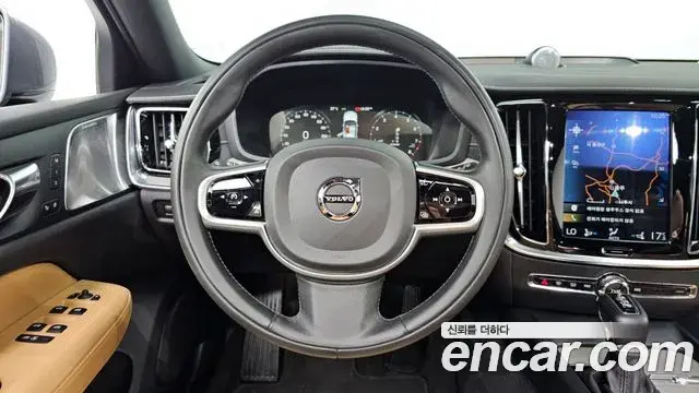 Volvo V60 Cross Country 2020 — ფოტო 27/31
